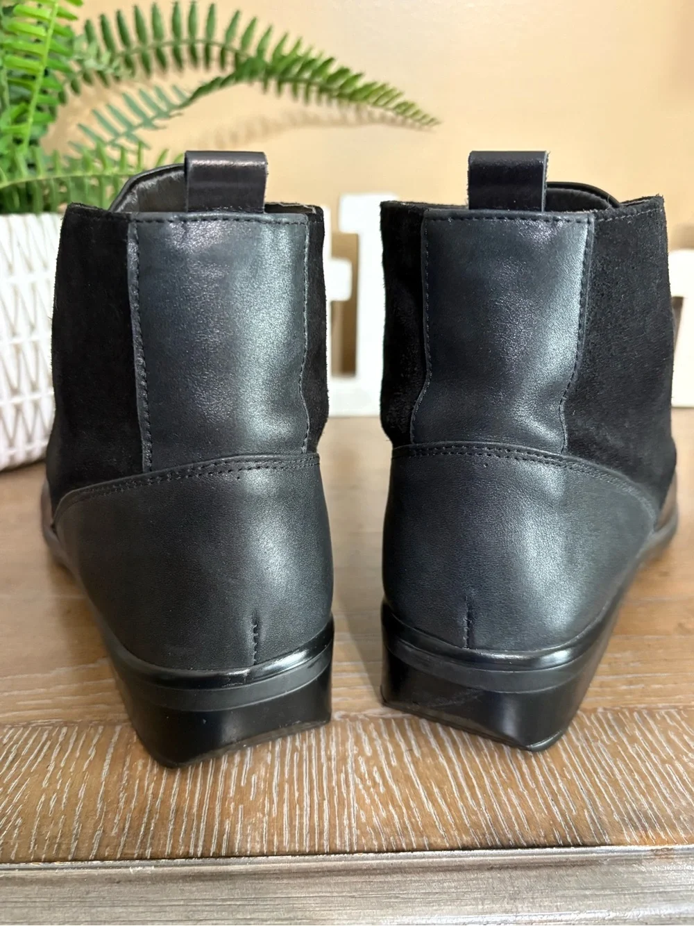 Naot Womens Size 42/ US 11 Black Mistral Leather & Suede Lace-Up Ankle Boots
